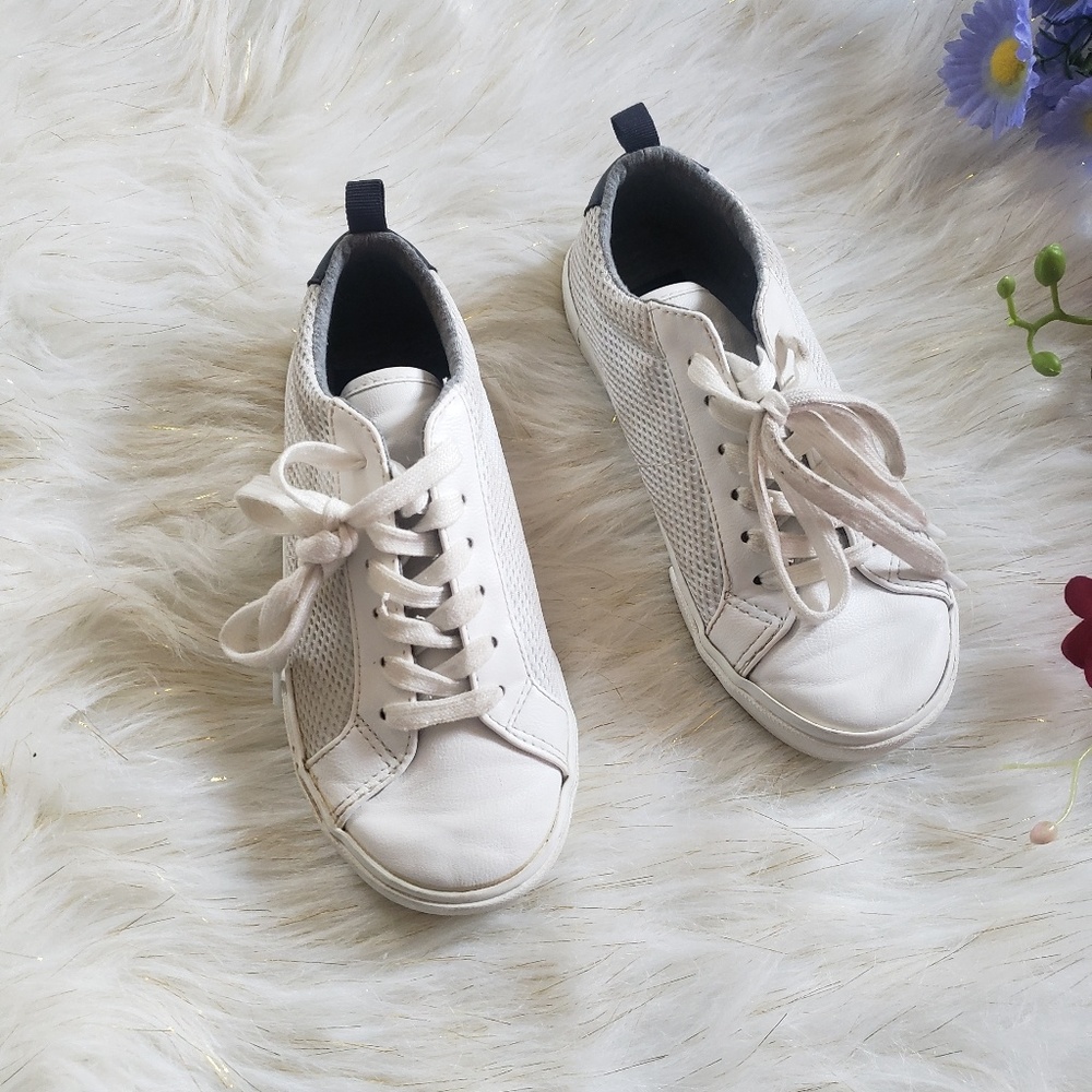 ๐5/15$ Gap Sneakers - Picture 1 of 7